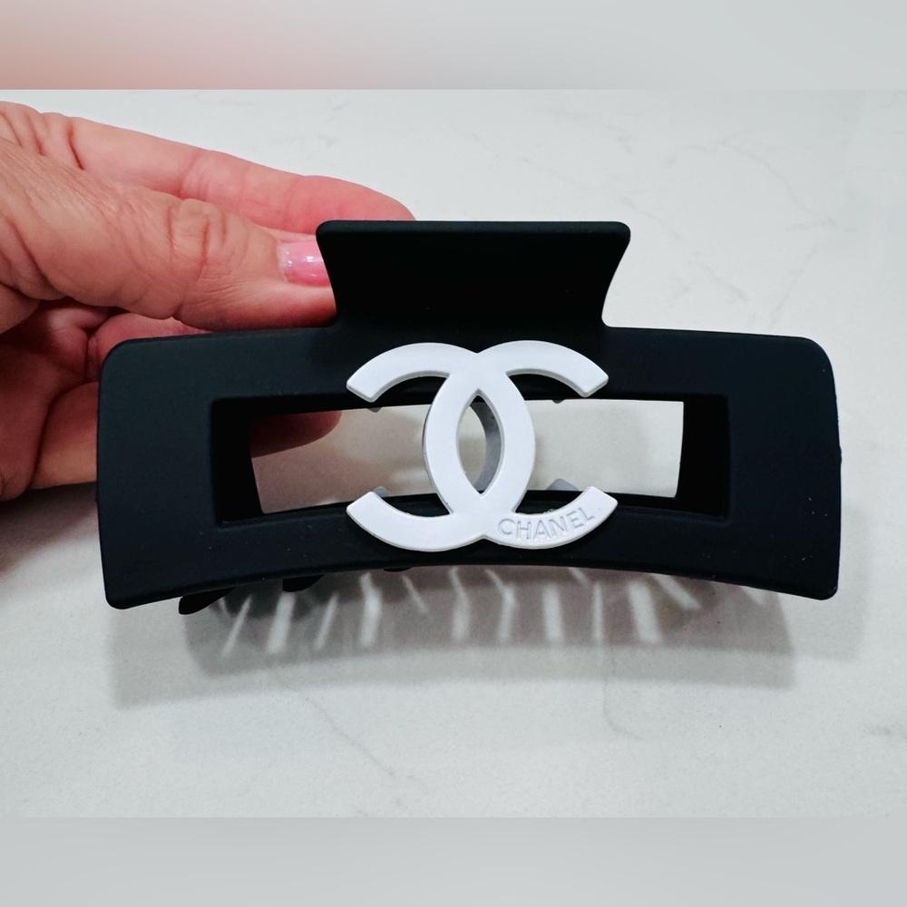 Beautiful !! Elegant Claw Hairclip !